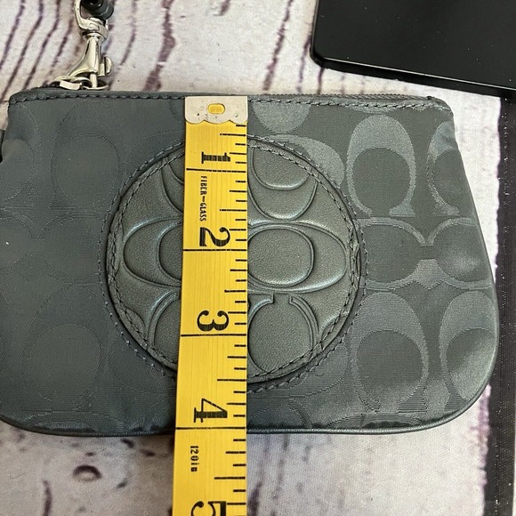 Coach Wristlet Charcoal Gray Signature Fabric F47826 Sis Medallion Logo - Picture 8 of 8